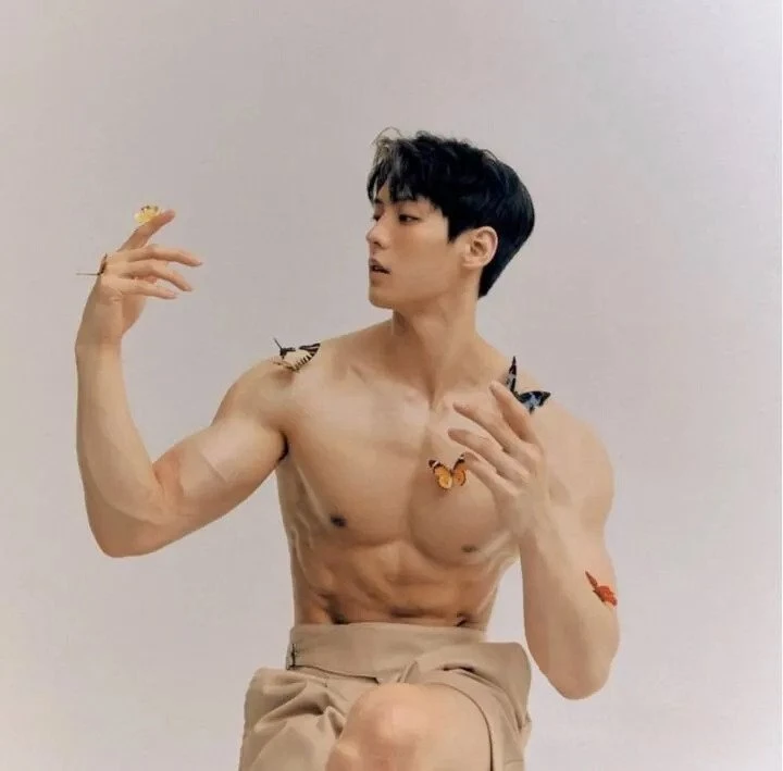 BtoB's Lee Min-Hyuk unveils abs in underwear photo shoot