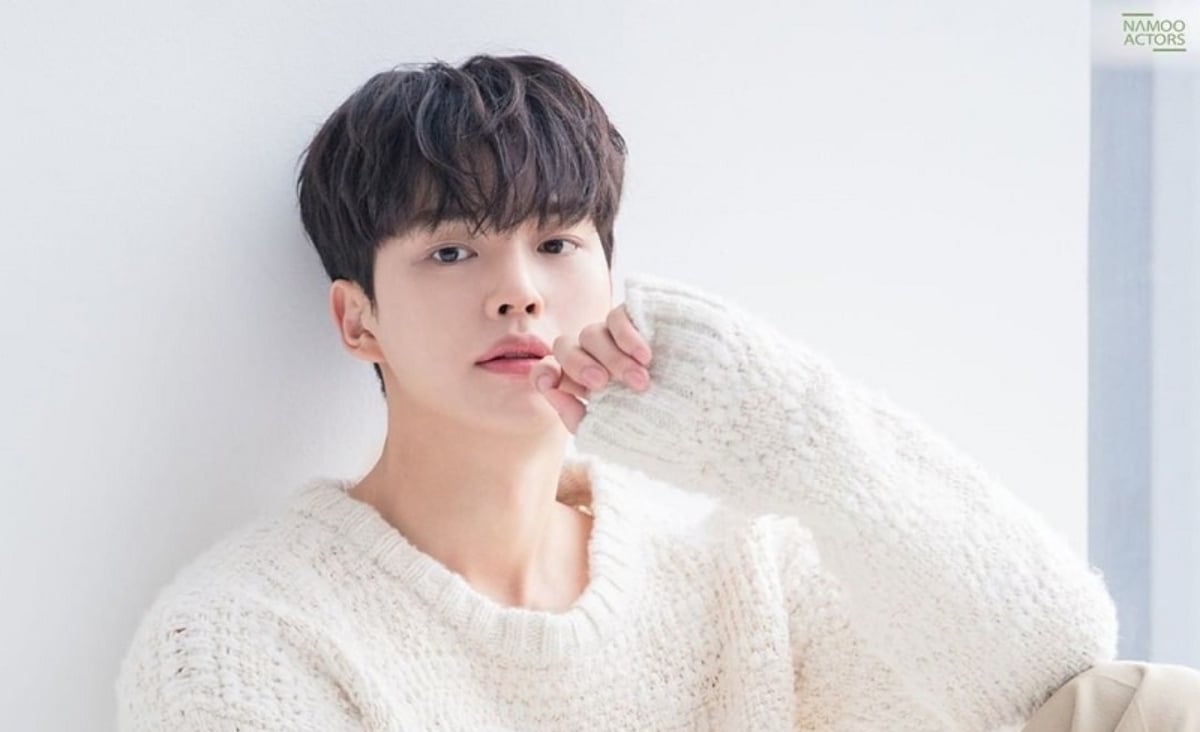 Song Kang makes hearts flutter with his visuals in behind-the-scene