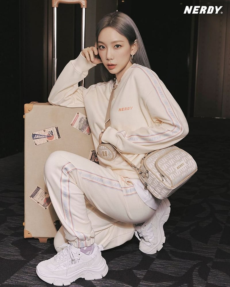 Тэён демонстрирует свой роскошный стиль в весенне-летней коллекции "Nerdy" 2022 "Taeyeon's Colors"