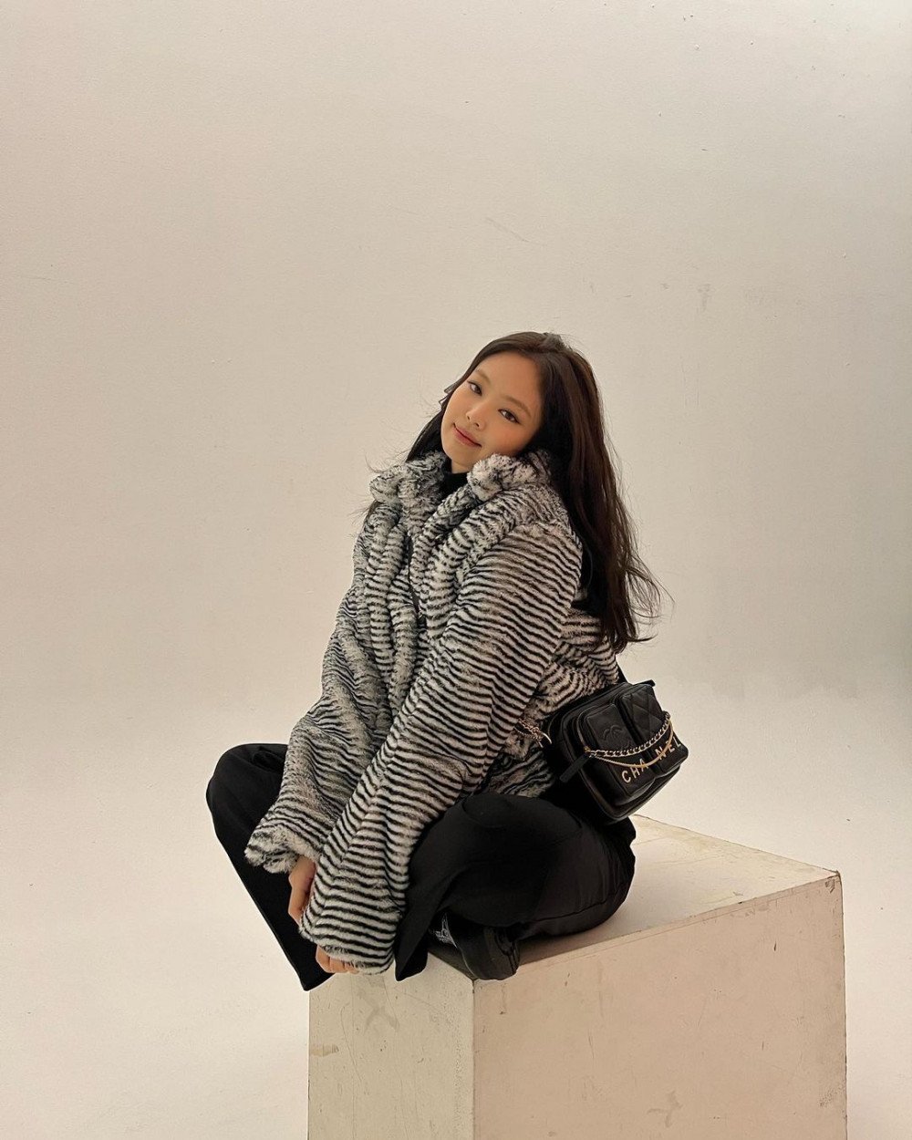 Blackpink's Jennie Stars in CHANEL Handbags Video Campaign