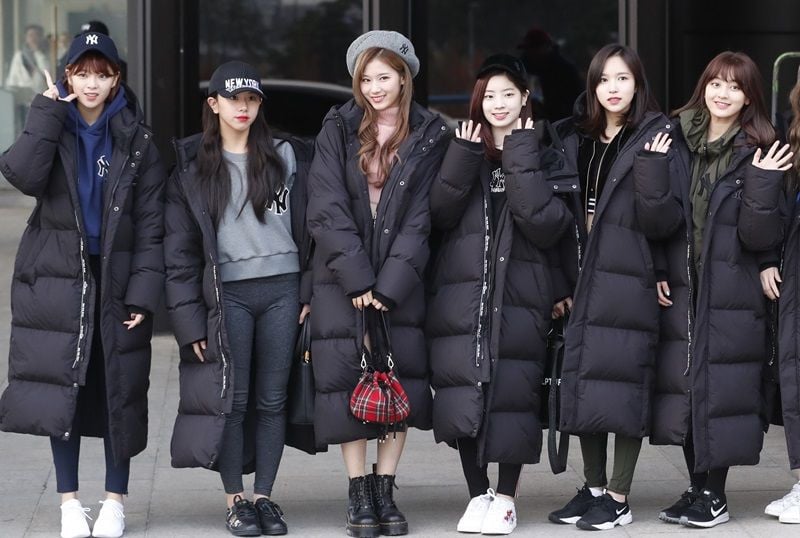 The Korean long puffer jacket craze is on!