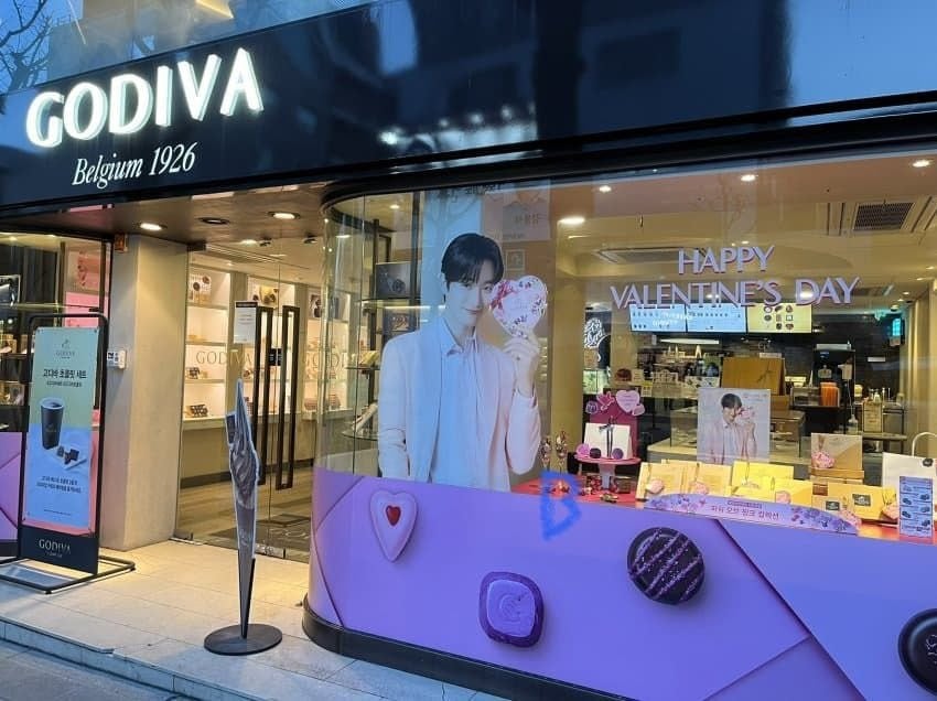 Нетизены считают, что Чуно из 2PM - гениальный выбор на роль модели бренда «Godiva Korea»