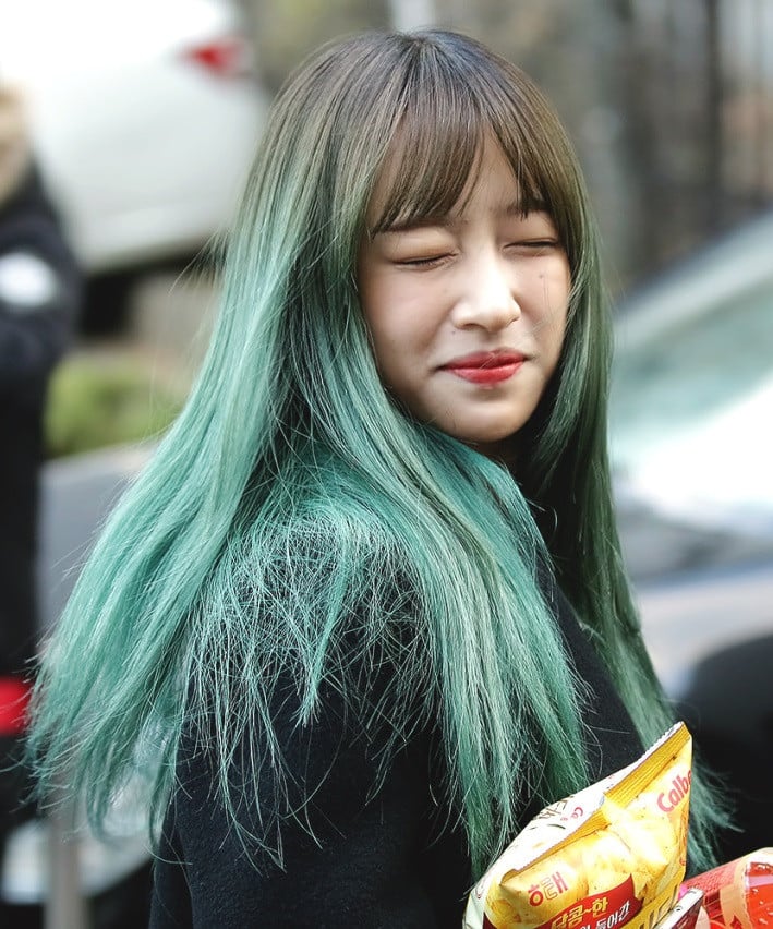 5 K-pop idols who rocked mint/green hair