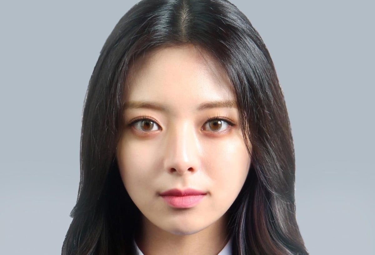 Netizens have mixed feelings about ITZY member Yuna's high school graduation photos allkpop