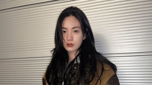 HoYeon Jung Opens Louis Vuitton's Fall/Winter 2022 Show — Runway