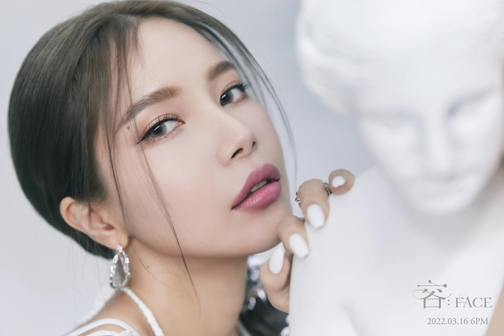 [Камбэк] Сола из MAMAMOO мини-альбом «容: FACE»: музыкальный клип