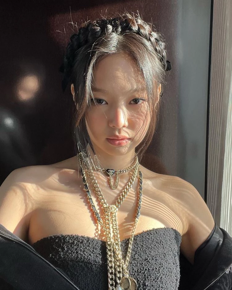 BLACKPINK Jennie Attends Chanel SS22 Paris Show