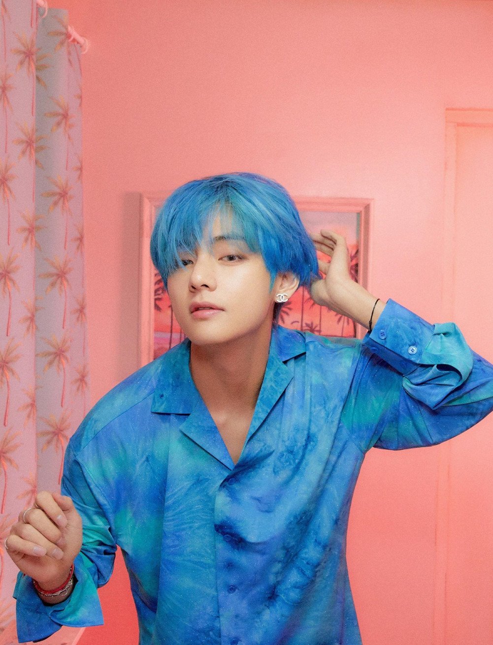 6 Times BTS's V Matched His Hair and Outfit | allkpop