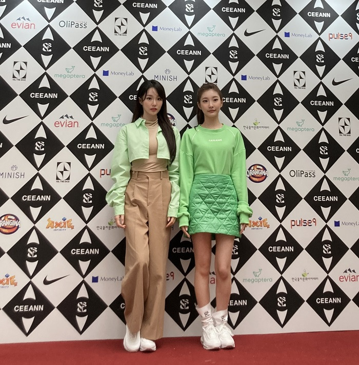 Нана и Минсо из Woo!ah! дебютировали в качестве моделей на Неделе моды в Сеуле