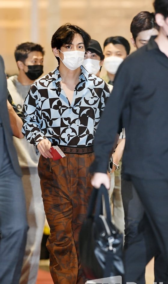 BTS V Fashion Style, Taehyung Airport Fashion