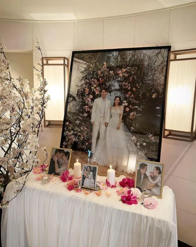 Фотографии специального гостя на свадьбе Сон Е Джин и Хён Бина привлекают внимание