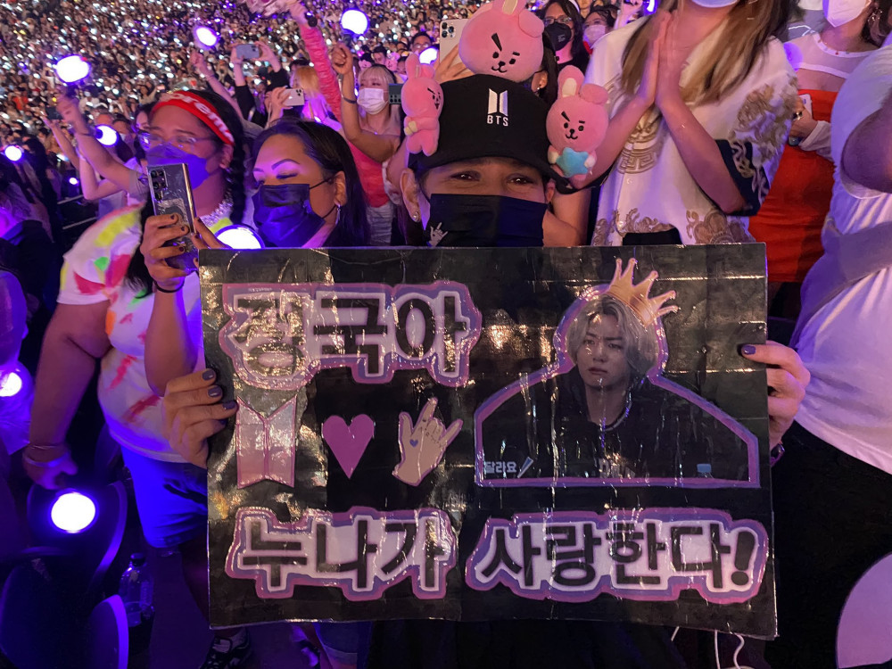«Бог сцены» Чонгук демонстрирует безумный уровень энергии на сцене, став самым упоминаемым человеком BTS PTD On Stage LV Concert D-2