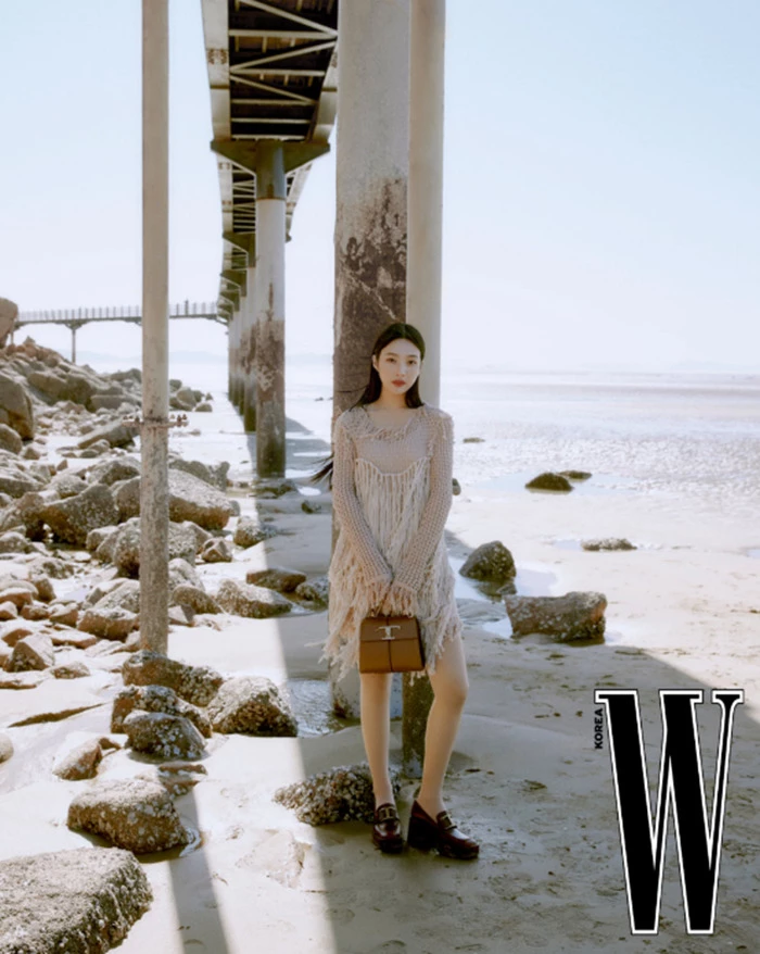 Джой из Red Velvet в летней фотосессии для журнала W Korea