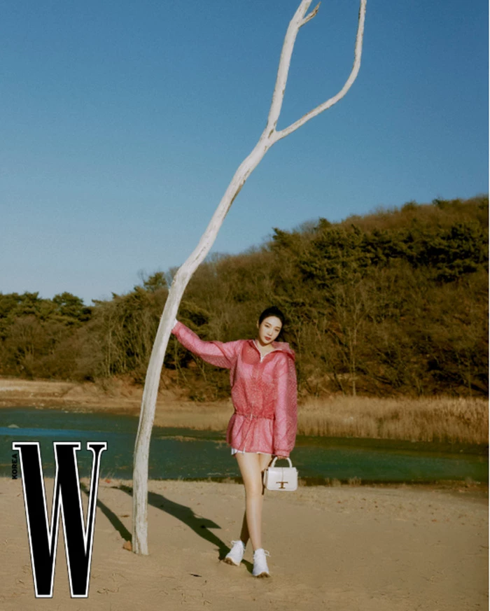 Джой из Red Velvet в летней фотосессии для журнала W Korea