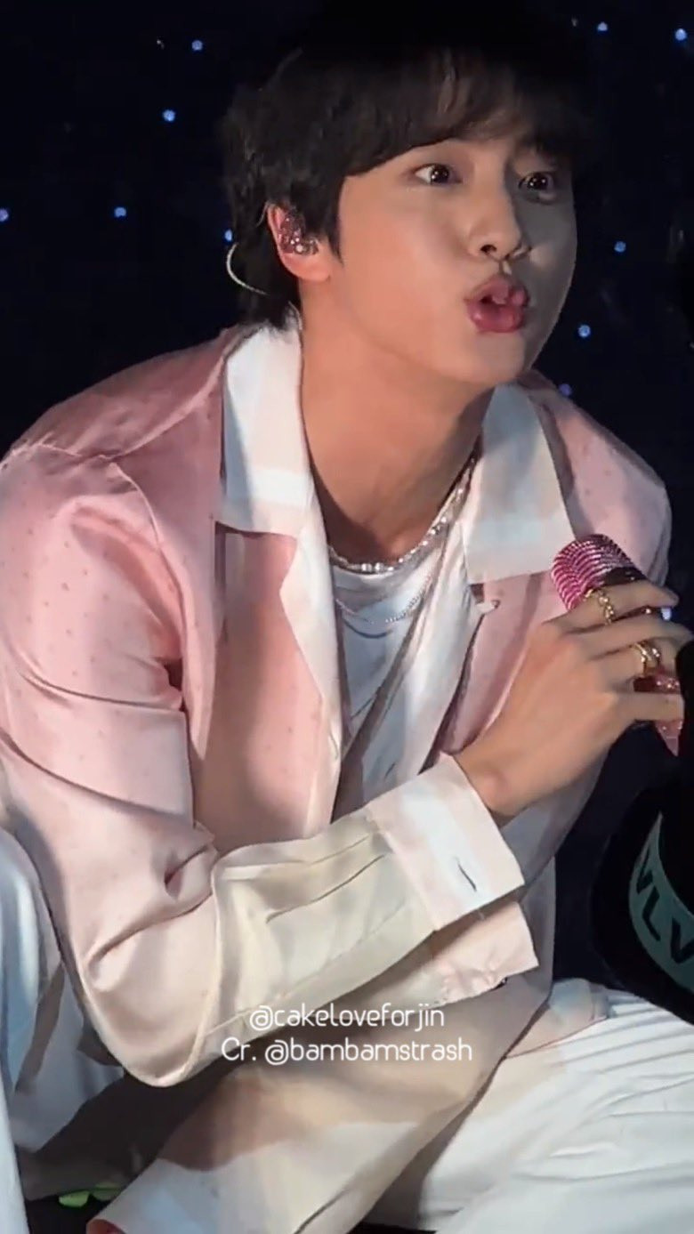 Knetz give #Jin a new nickname of Human Peach after #BTS's concert in Las  Vegas