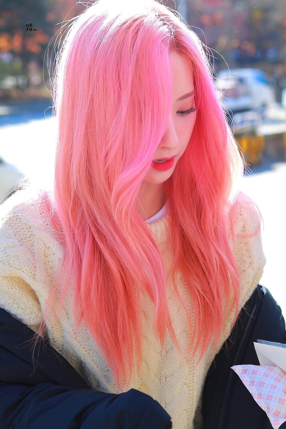 «Словно сладкая вата», девушки айдолы с волосами очаровательного розового оттенка