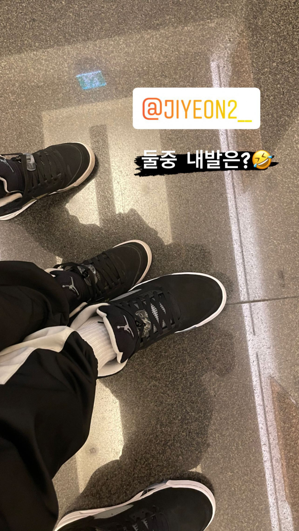 Жених Джиён из T-ara поделился милой фотографией их парных кроссовок