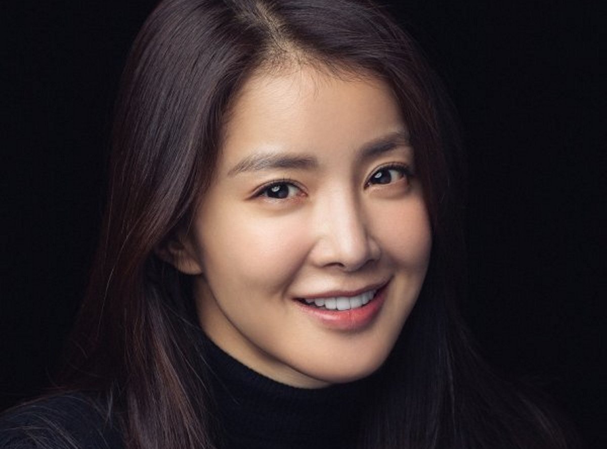 Actress Lee Si Young faces criticism for posting naked photo of toddler son  on social media | allkpop