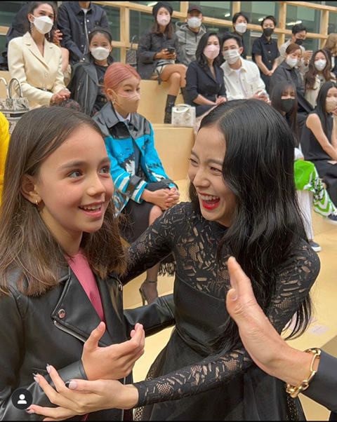 Daughter of 'Dior' director sheds tears after meeting BLACKPINK's Jisoo