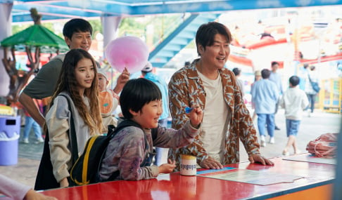 Bae Doo Na, IU, Kang Dong Won, Song Kang Ho