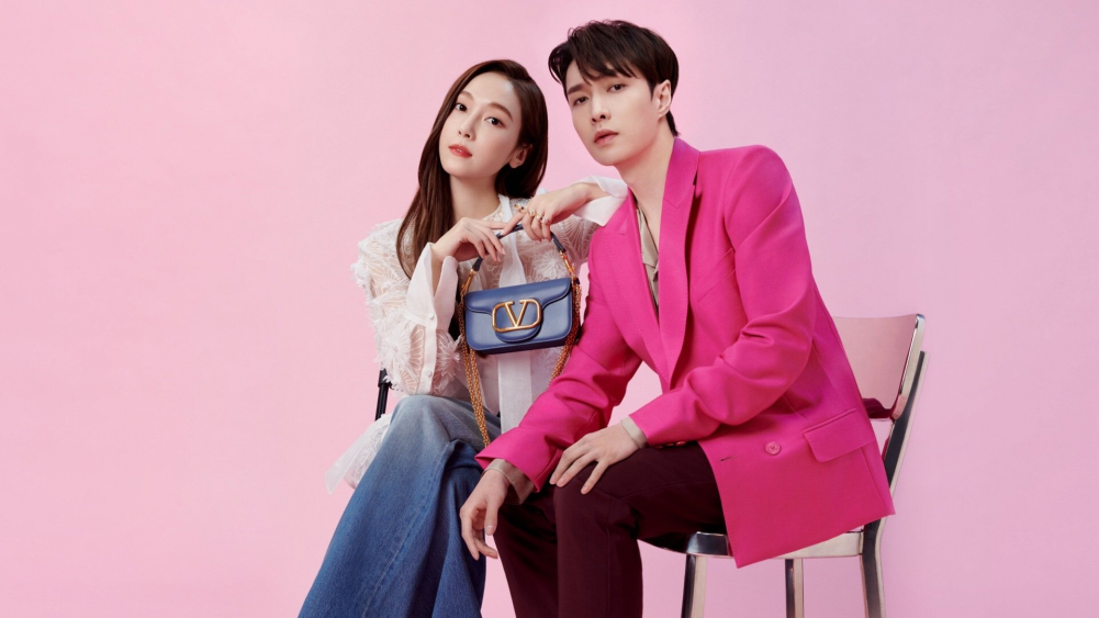 Jessica Jung and Lay pose in a new pictorial Valentino's mini bag | allkpop