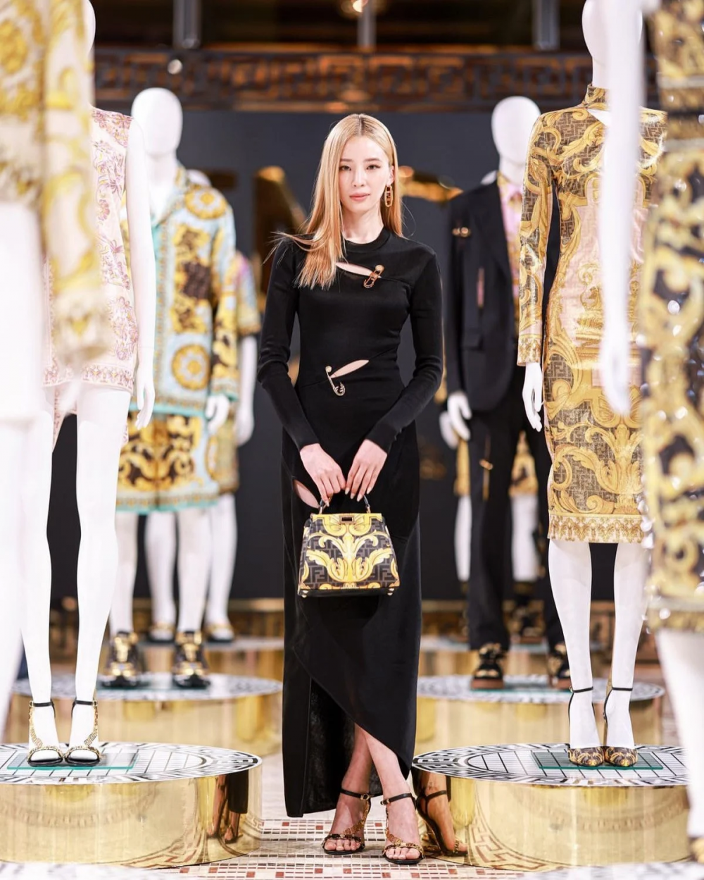 Корейские знаменитости, которые были спонсированы коллаборацией Fendi x Versace «Fendace»