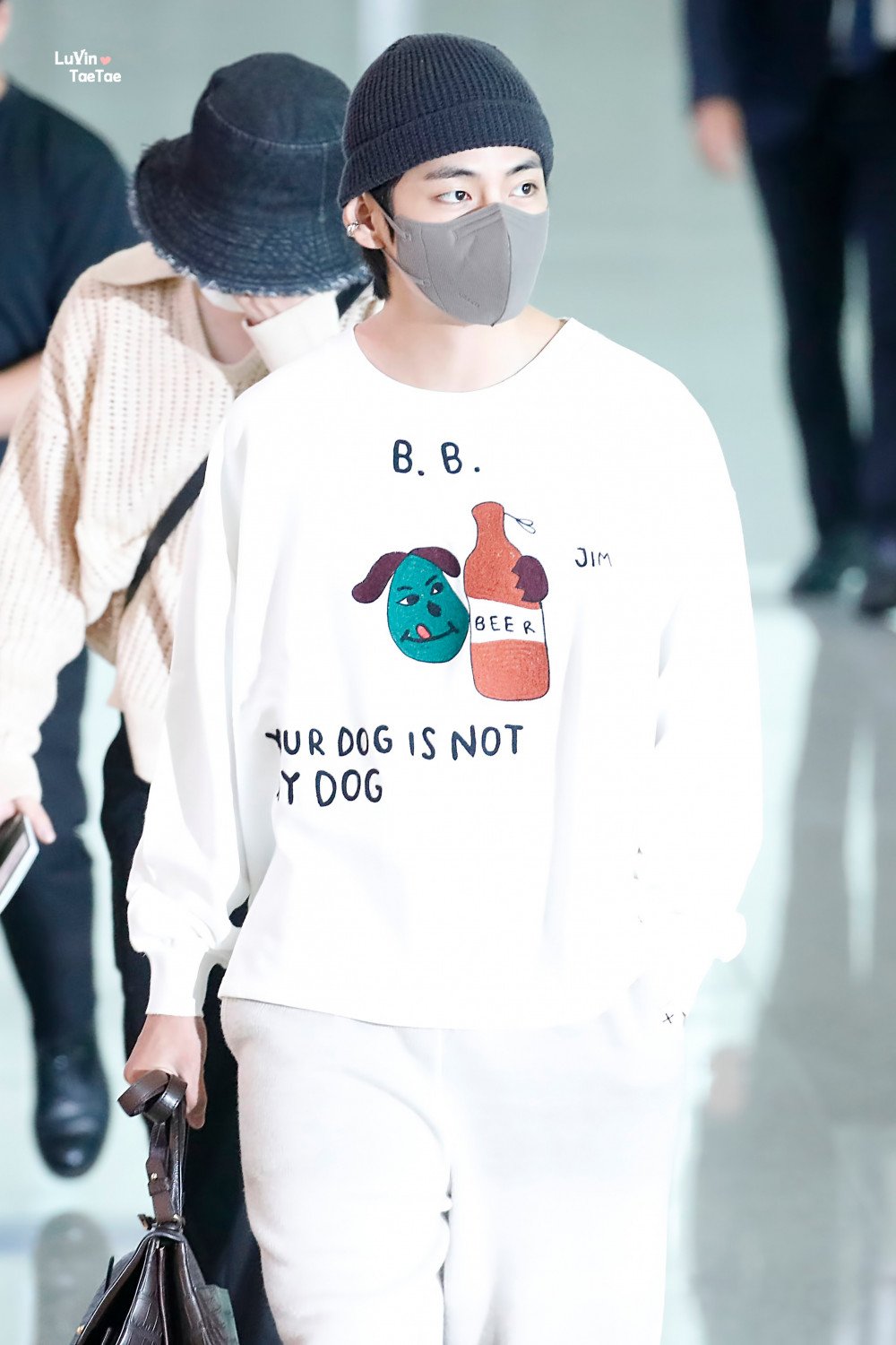 BTS's V (Kim Taehyung) turns heads at the airport with his