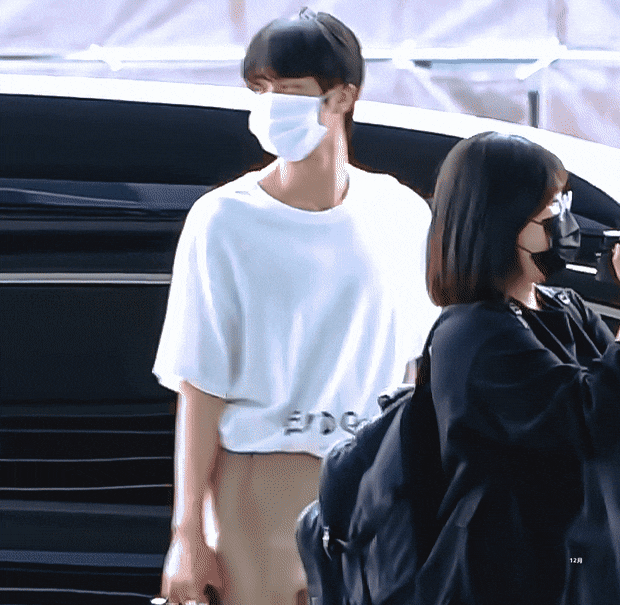 BTS' Jin Exhilarated Appearances In Airport - The Hills Times