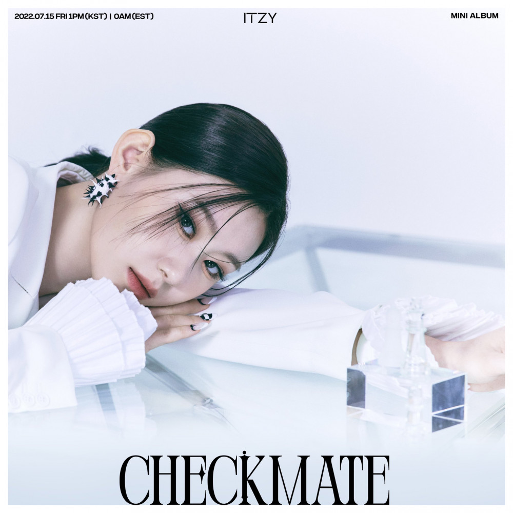 YESASIA: ITZY PHOTO SLOGAN- THE 1ST WORLD TOUR CHECKMATE Celebrity