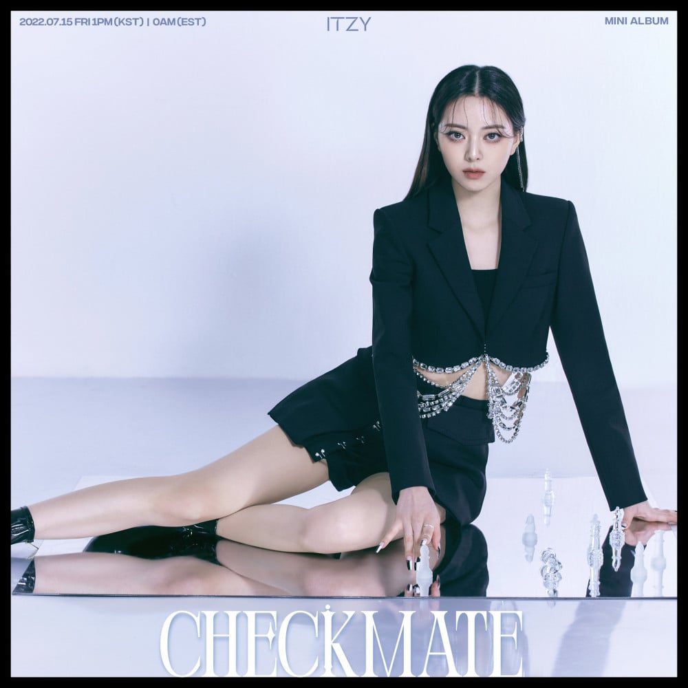 ITZY members appear regal in concept photos for 'Checkmate