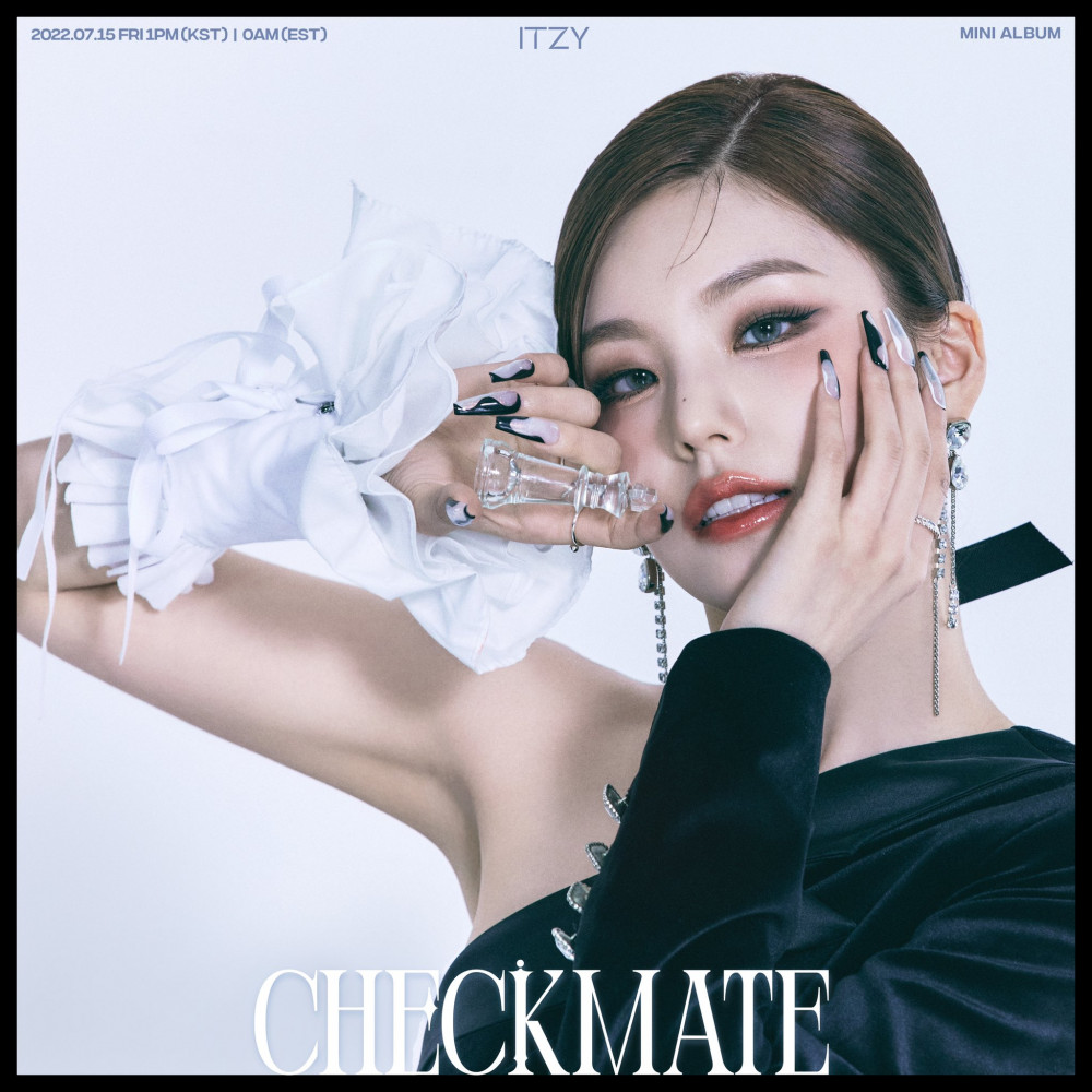 YESASIA: ITZY PHOTO SLOGAN- THE 1ST WORLD TOUR CHECKMATE Celebrity