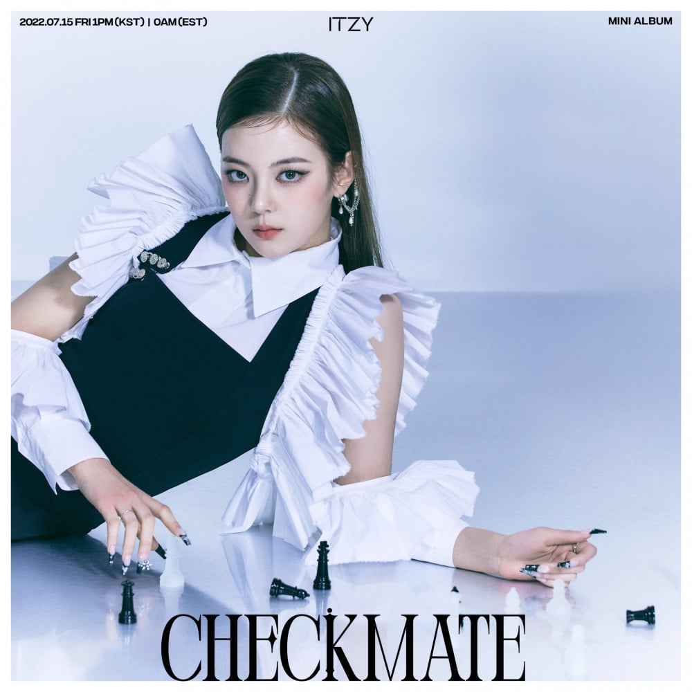 ITZY members appear regal in concept photos for 'Checkmate