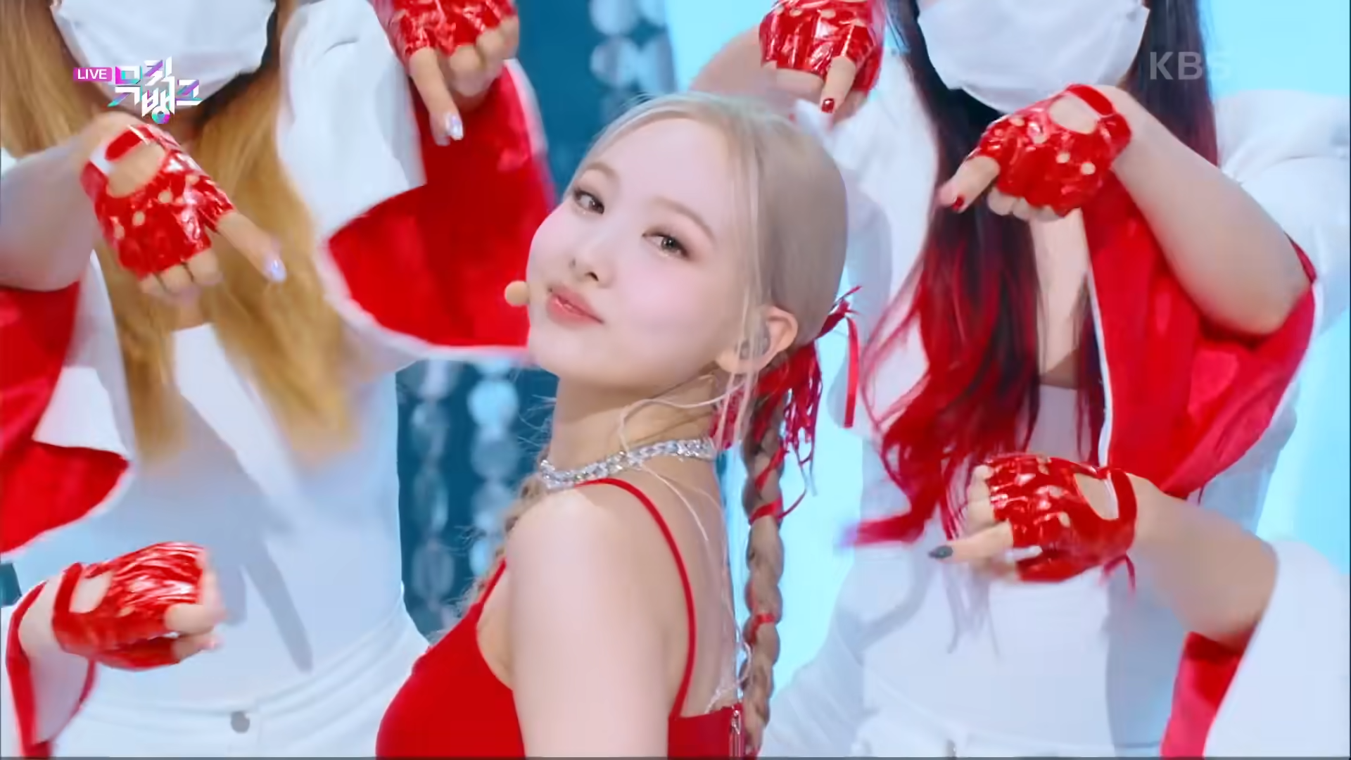 Netizens are impressed by how many outfits TWICE's Nayeon wore in her POP  music video