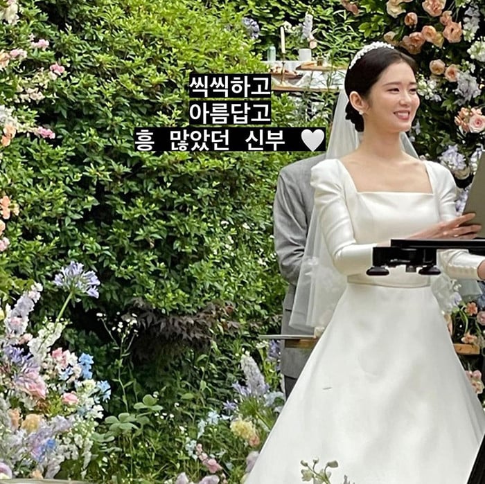 Ёнхва из CNBLUE и Ли Сан Юн «попрощались» с Чан На Ра на ее свадьбе