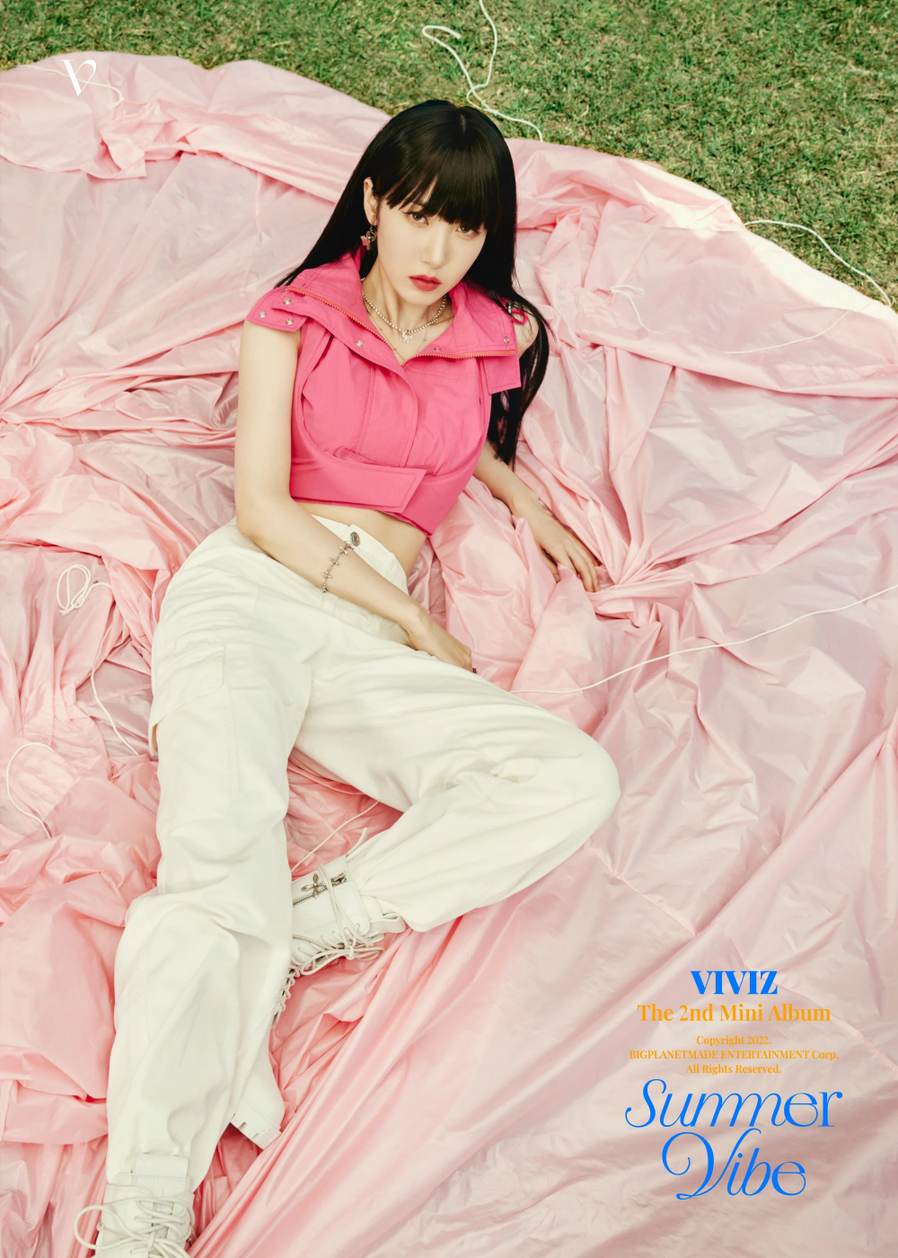 Get ready for the 'Summer Vibe' with VIVIZ in the new set of concept