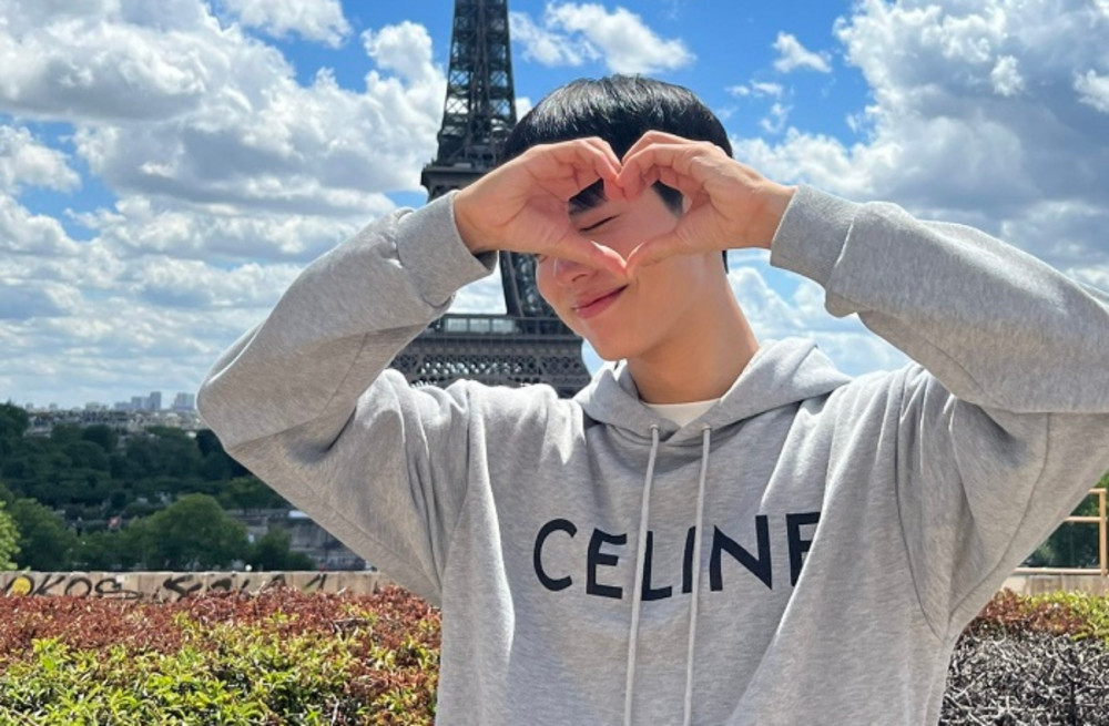 Park Bo Gum flutters hearts as he reveals photos from his time in Paris  while attending the 'CELINE's 'S/S 2023 Menswear Collection' show