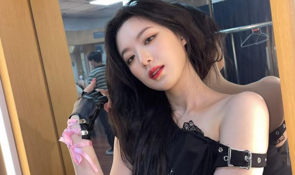 Netizens angry concertgoers repeatedly 'waterbombed' (G)I-DLE's Shuhua ...