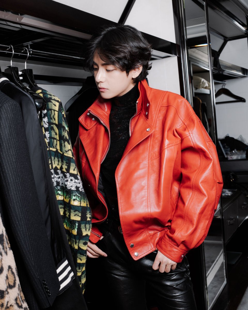 Netizens shocked by BTS Kim Taehyung's no-makeup photoshoot with 'W Korea'  before the CELINE Fashion Show