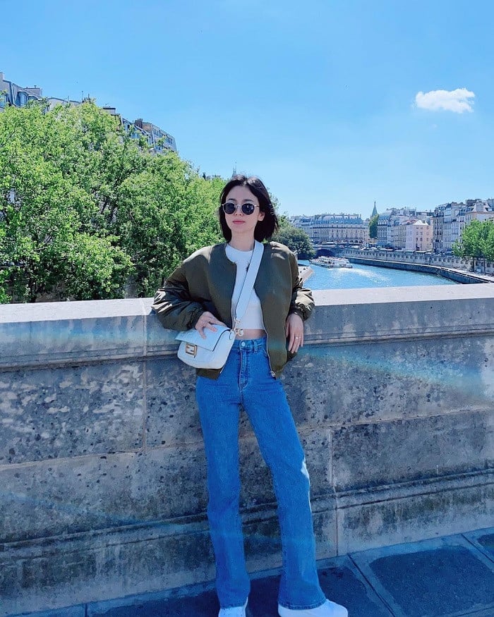 Actress Song Hye Kyo enjoys a casual day outside in sunglasses