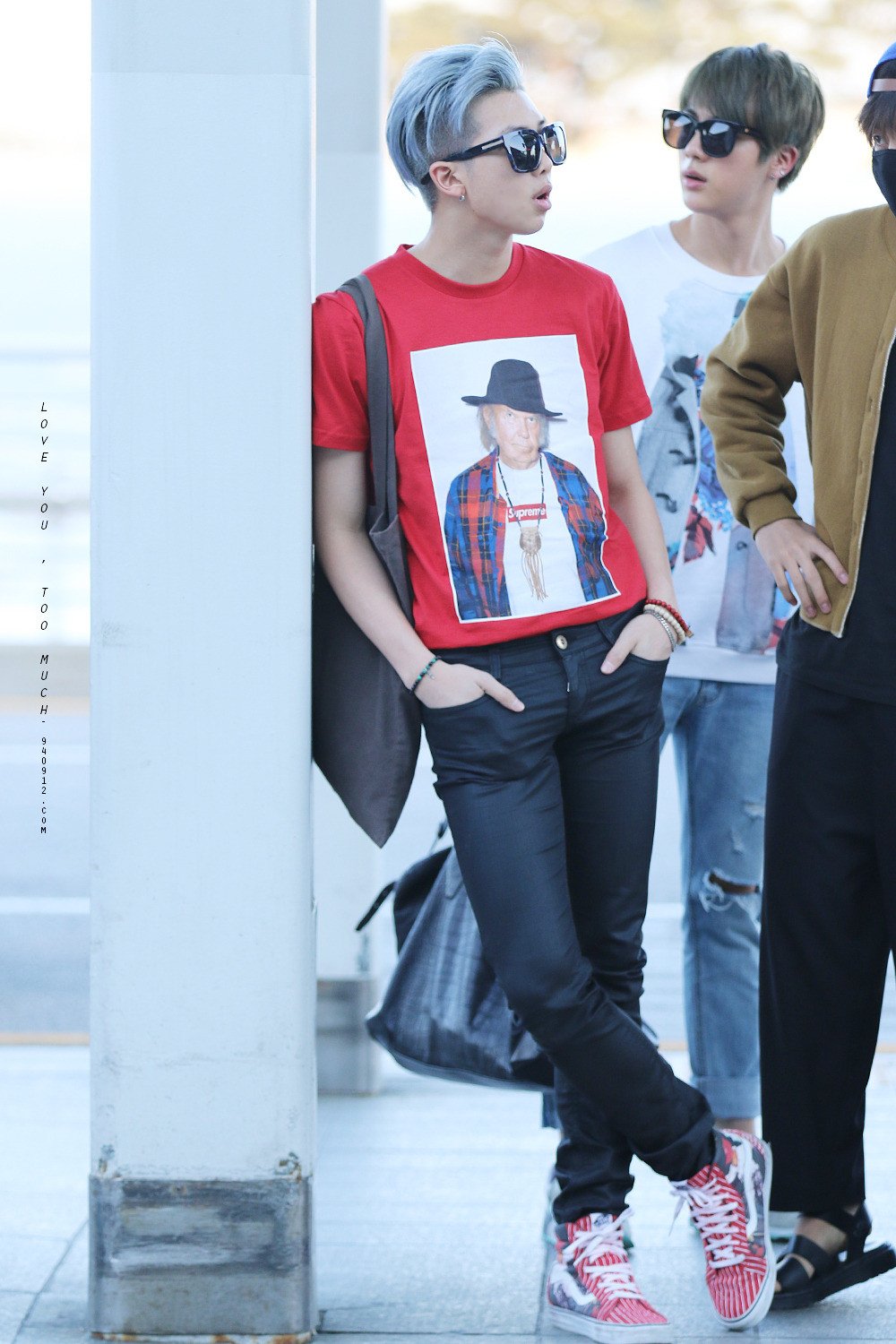 Стильные образы лидера BTS RM в аэропорту