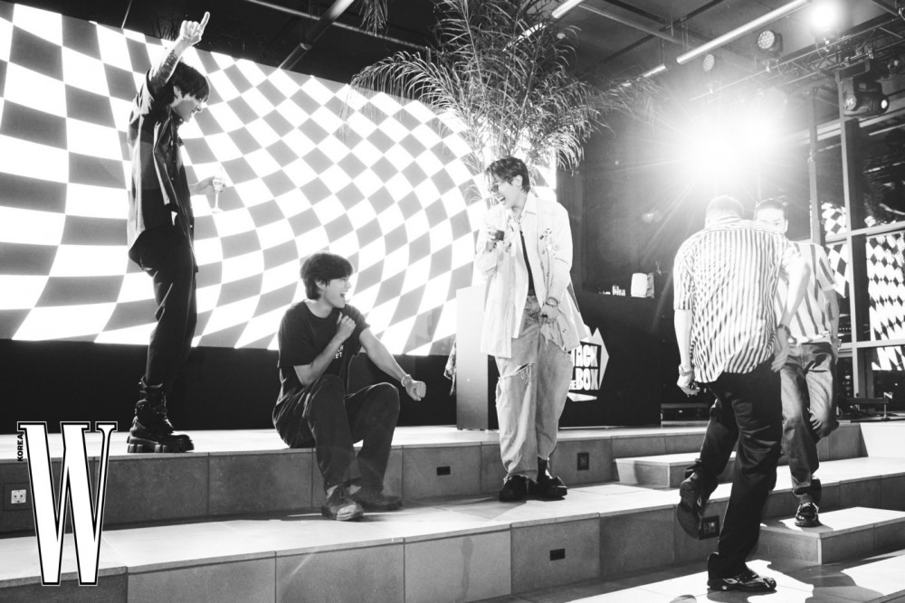 BTS на закулисных фото с вечеринки «Jack In The Box at Night»