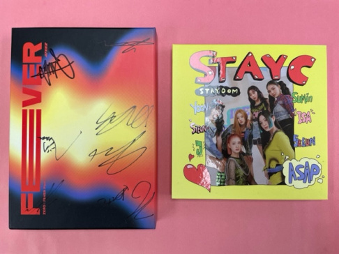 ATEEZ, STAYC