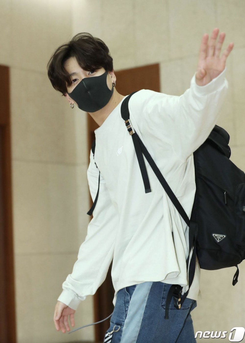 BTS Jungkook - Airport Fashion | Tote Bag