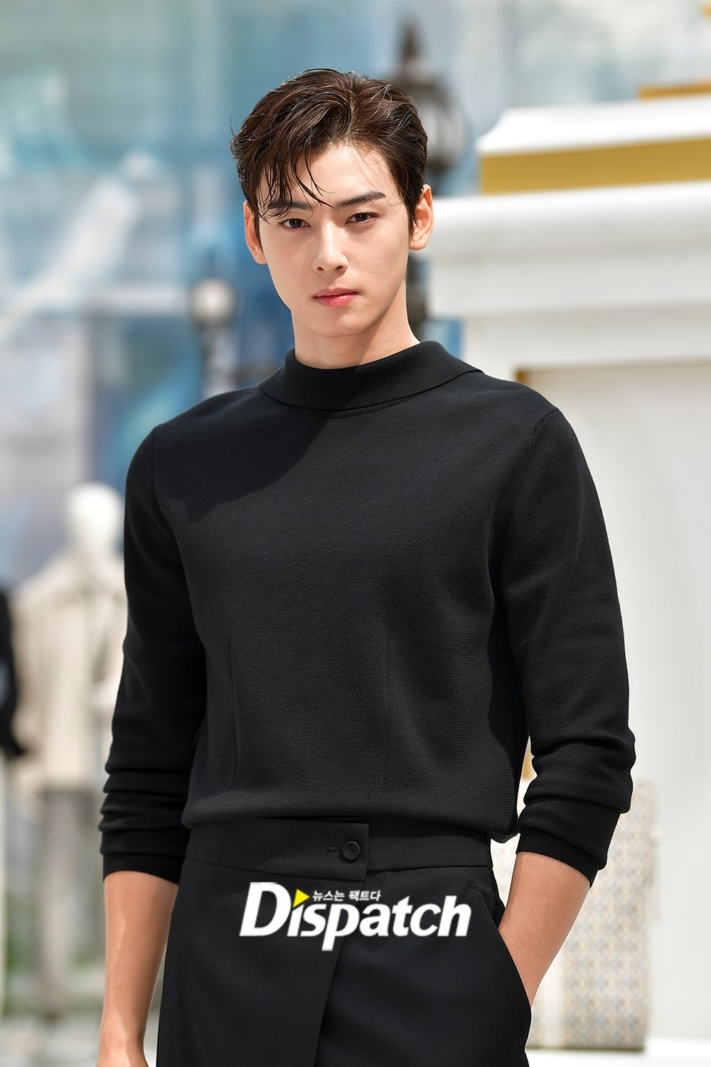 Cha Eun Woo (ASTRO) prend la pose au défilé DIOR à Paris – K-GEN