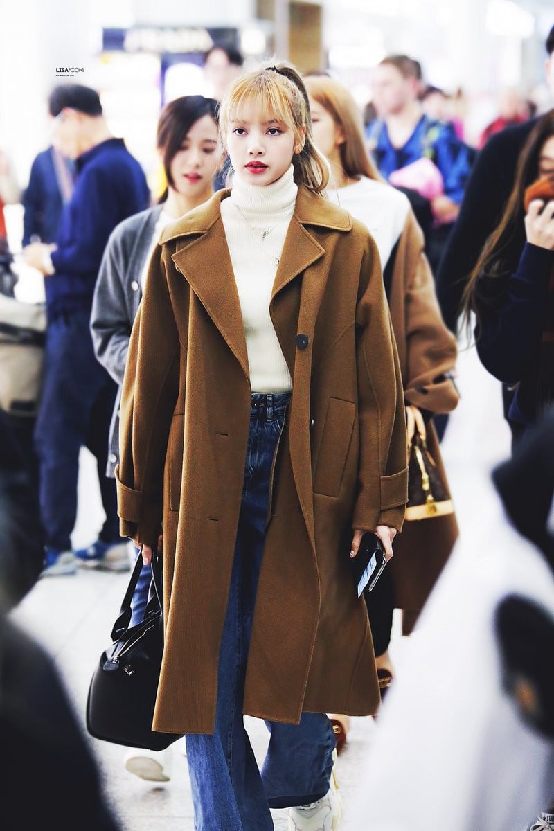 5 BLACKPINK's Lisa's iconic airport outfits