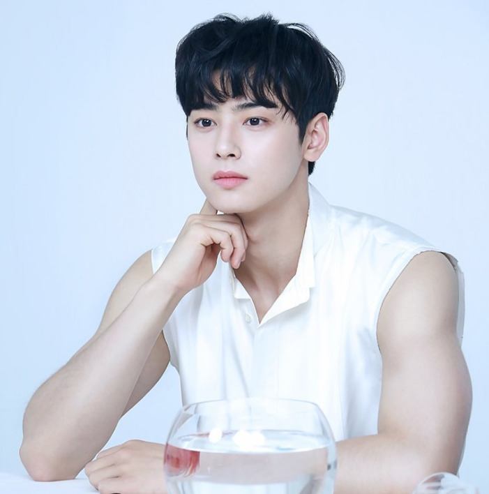 Photos of K-idol Cha Eun-woo that scream leading man material