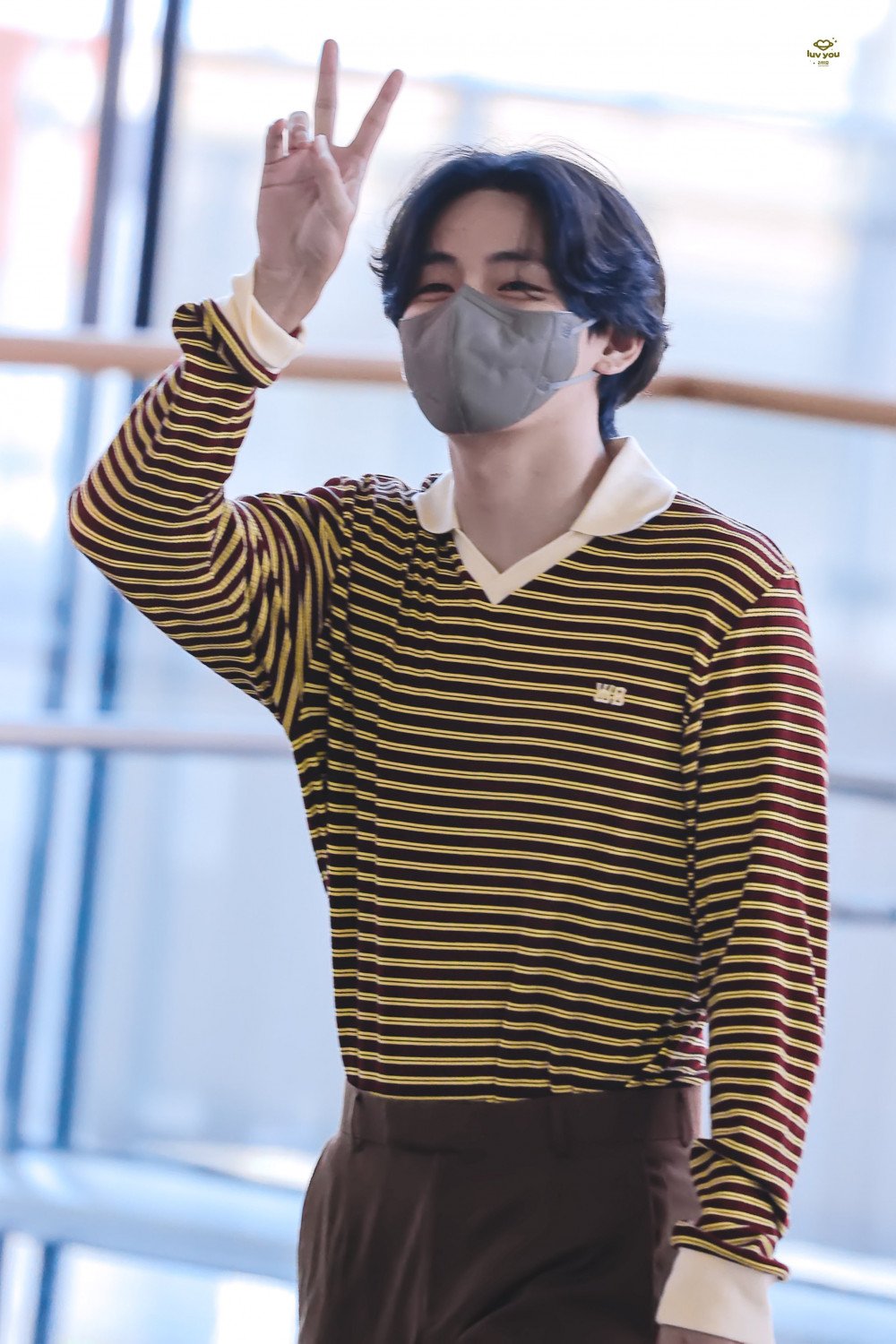 Clout News on X: .@BTS_twt's Kim Taehyung spotted at the Incheon Airport  today, heading to the US 🤎 #BTS #BTSARMY #KimTaehyung #TAEHYUNG #TAE #V   / X