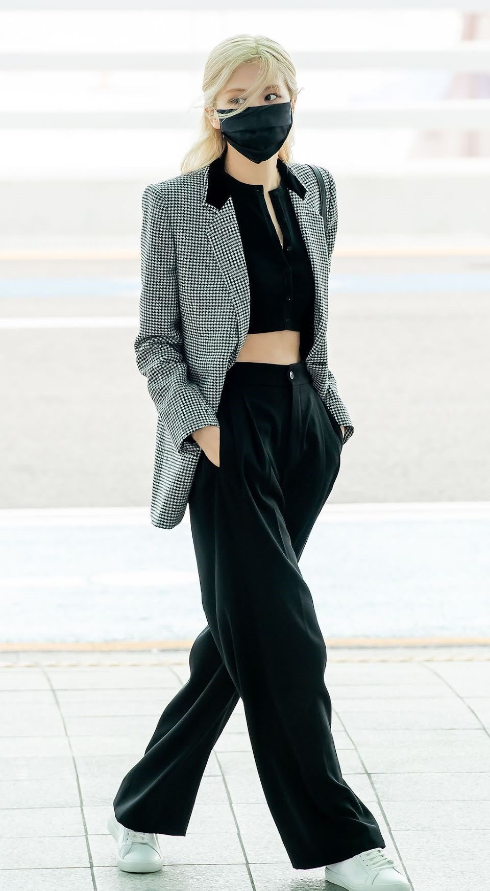 BLACKPINK member Rose's fashion and her Best Airport Looks