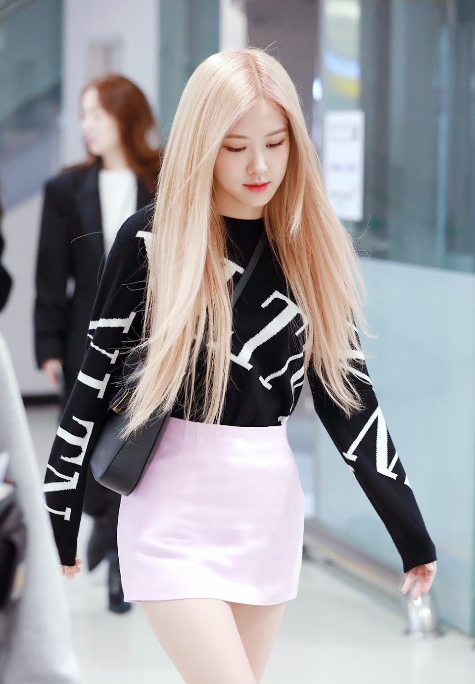 BLACKPINK member Rose's fashion and her Best Airport Looks