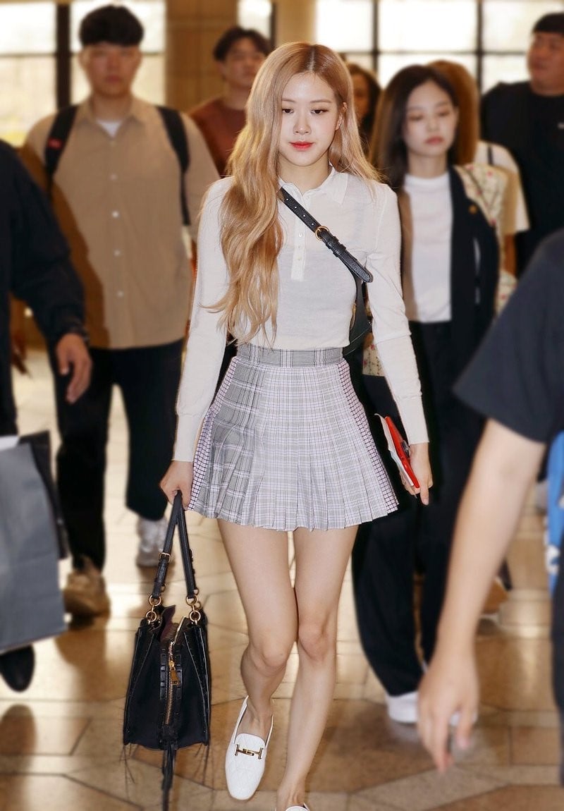 BLACKPINK member Rose's fashion and her Best Airport Looks